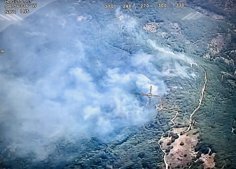 vecinos de casas de miravete caceres increpan a fernandez vara en su visita a los afectados por los incendios
