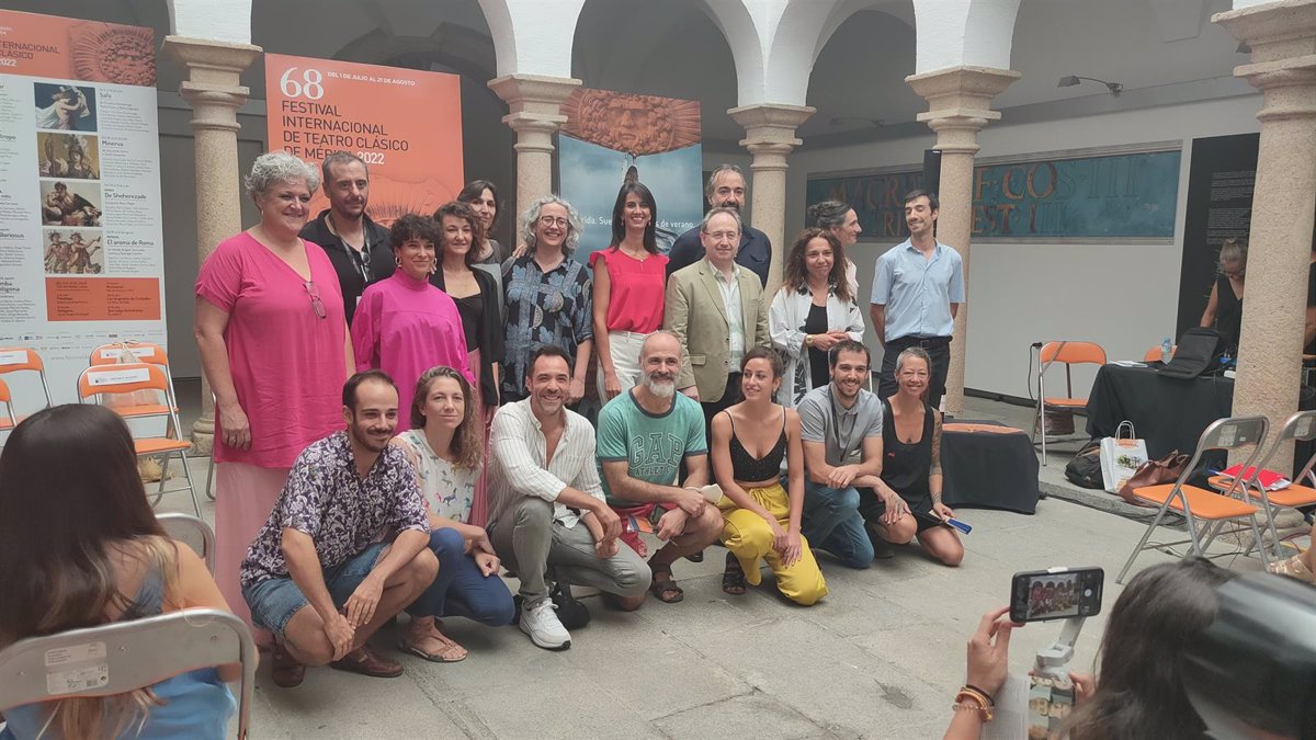 el delirio filosofico de la antigona de maria zambrano pone fin con danza y teatro al 68 festival de merida