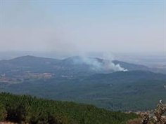 el incendio entre torre de don miguel y santibanez el alto pasa a tener una evolucion favorable