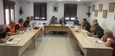 la guardia civil rescata a un conductor de 74 anos cuyo vehiculo habia caido por un barranco en nunomoral