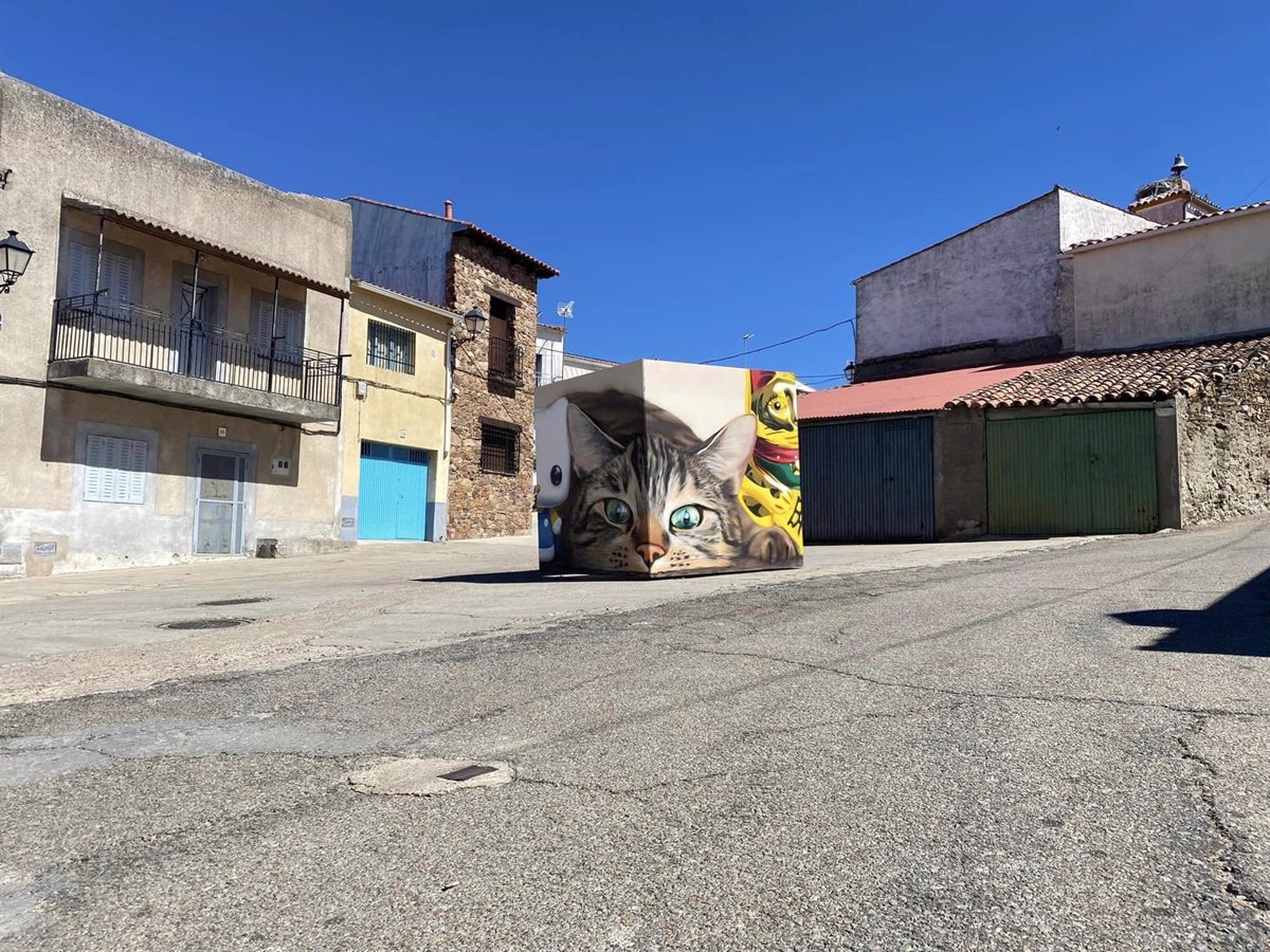 las calles de cachorrilla exponen ocho cubos con obras de diversos estilos artisticos elaborados en el encuentro jato