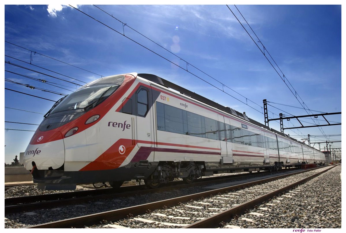 los abonos gratuitos de renfe para cercanias y media distancia se podran solicitar desde este lunes en su web