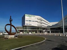 un trabajador de 41 anos resulta herido grave tras caerle encima varias placas solares en arroyo de san servan
