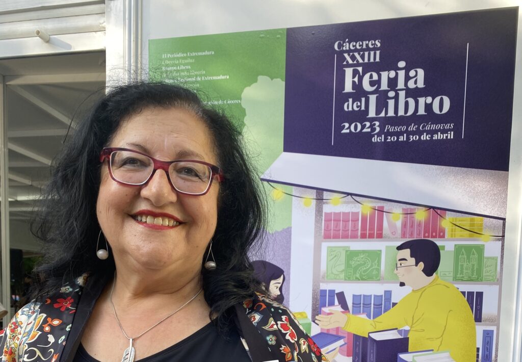 Inma Chacón, estrella del XVII Encuentro de Clubes de Lectura de Extremadura en Plasencia inma chacon copia