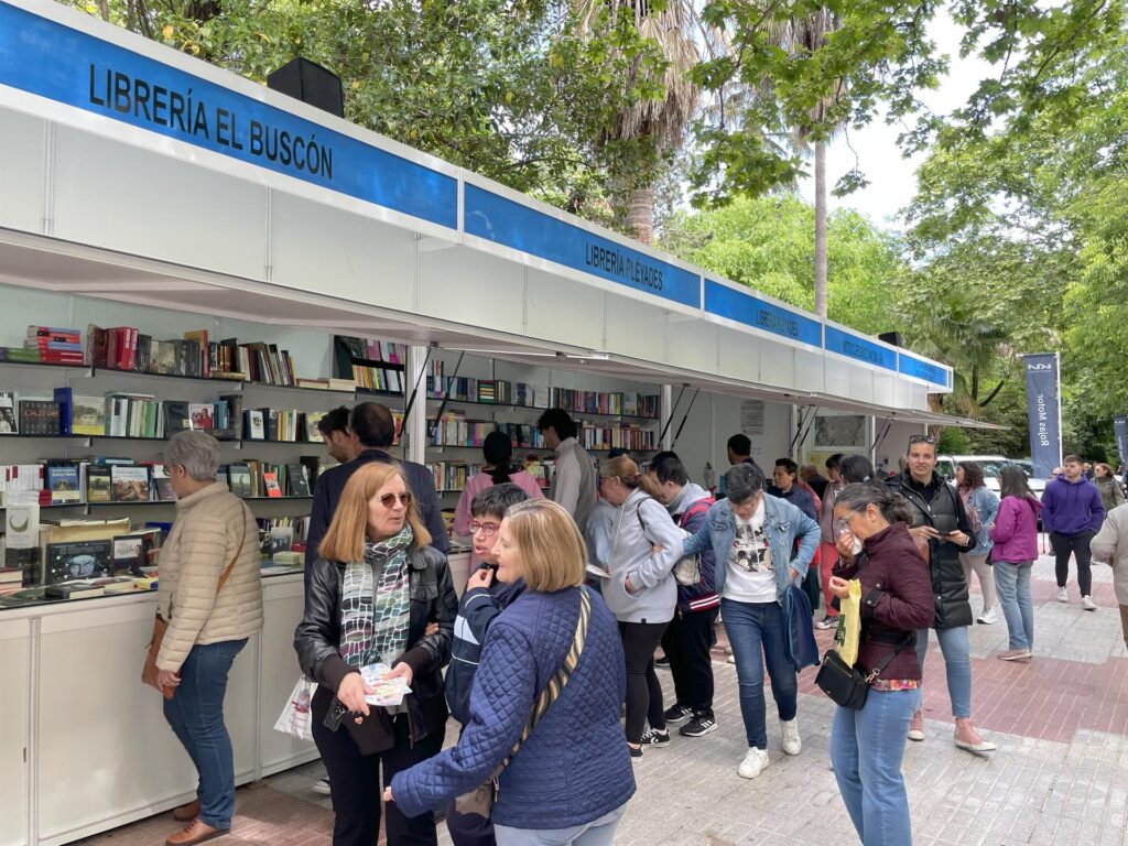El PSOE denuncia desidia e improvisación en la Feria del Libro, un evento clave que debería representar el compromiso con la cultura local. feria del libro cc