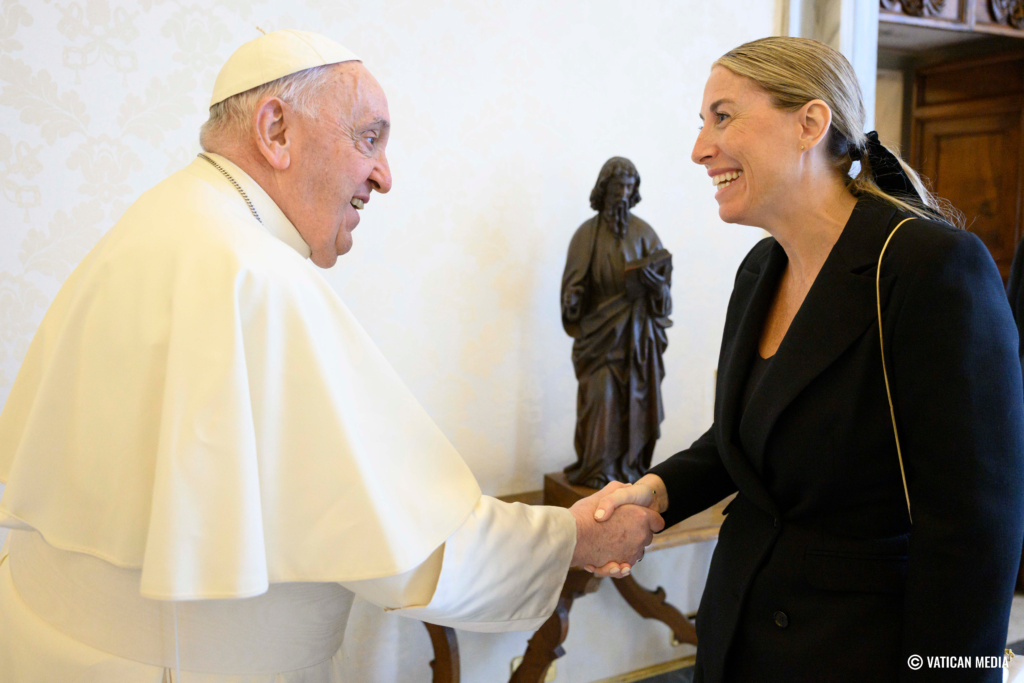 María Guardiola invita al papa Francisco a visitar Guadalupe maria papa