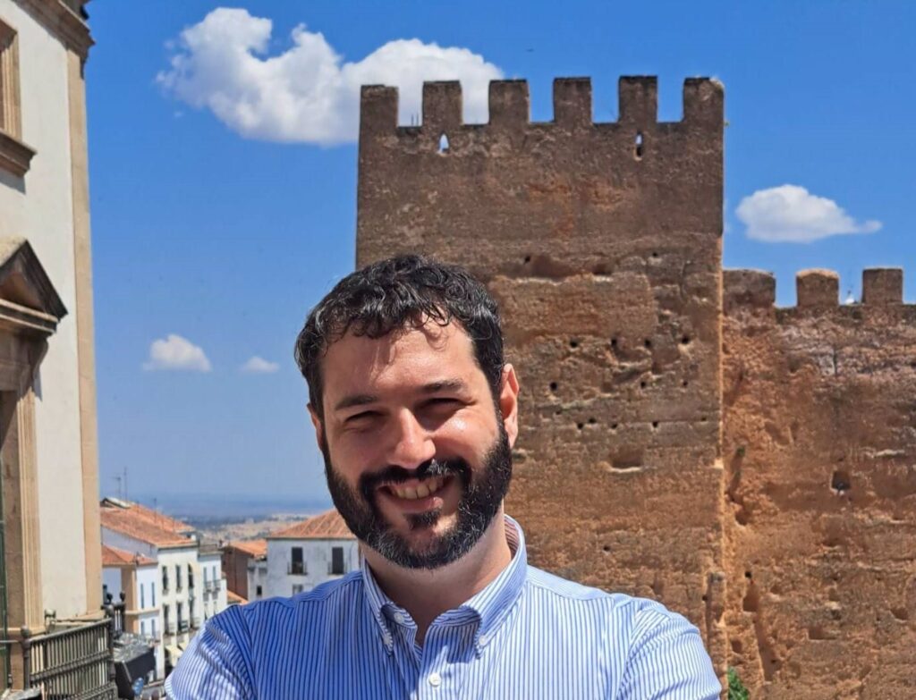 El PSOE denuncia irregularidades en el contrato de mantenimiento de jardines en Cáceres alberto psoe