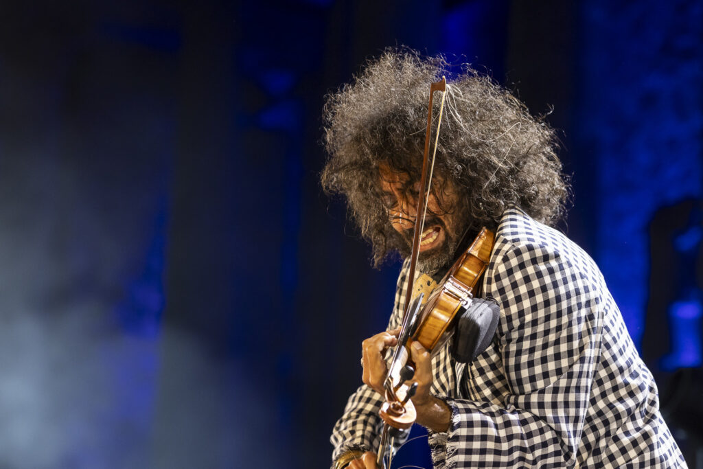 Ara Malikian deslumbra en el Teatro Romano de Mérida con su nuevo show ‘Intruso’ mari 1