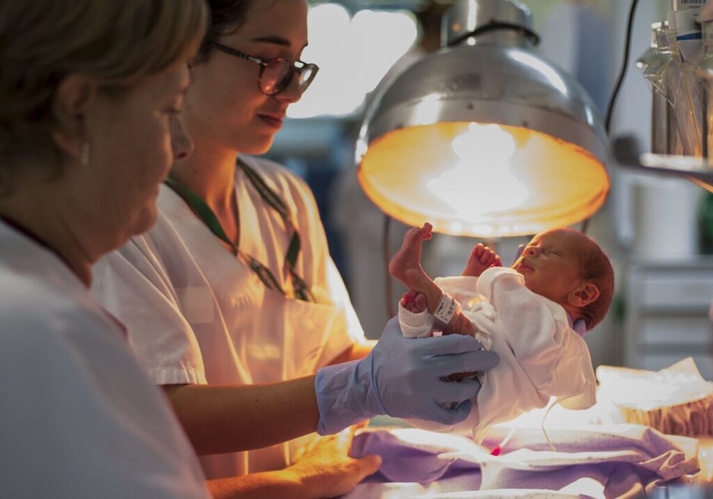 Extremadura invertirá 1,6 millones en anticuerpos monoclonales para prevenir la bronquiolitis nene