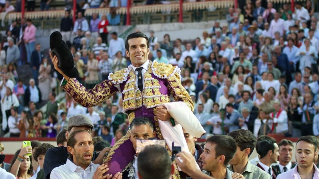 Emilio de Justo triunfa en Valladolid en una tarde histórica ante los Victorinos silvia olmedo