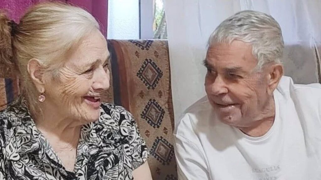 Un placentino lanza una campaña para evitar separar a sus padres que llevan 60 años casados y padecen Alzheimer abuelos