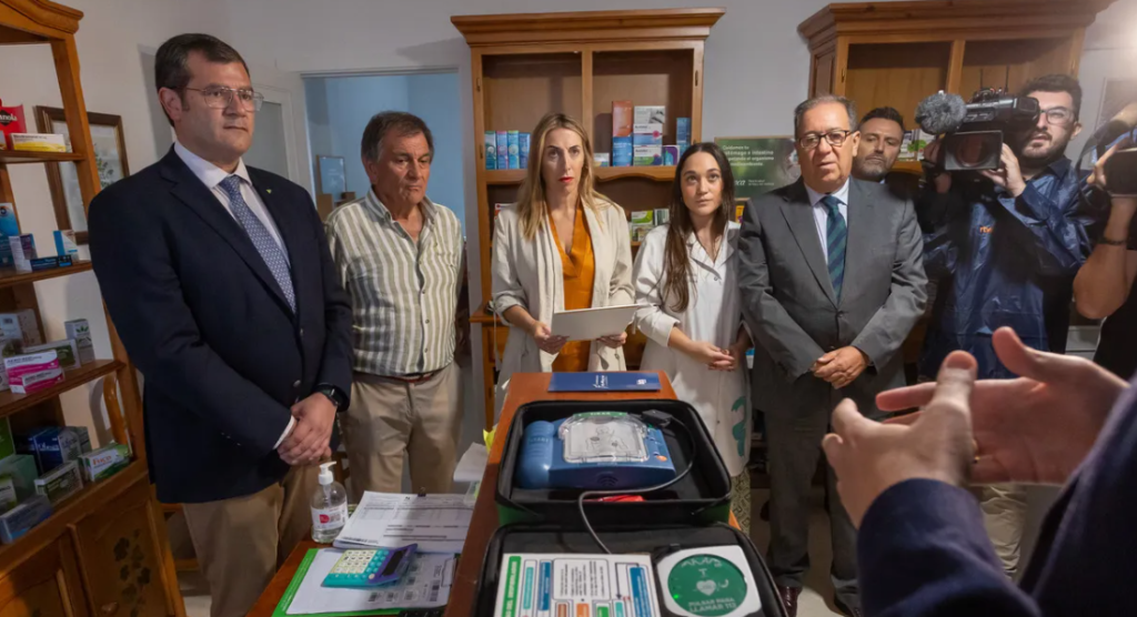 Extremadura pionera en cardioprotección rural con desfibriladores en 200 farmacias para salvar vidas desfibrilador