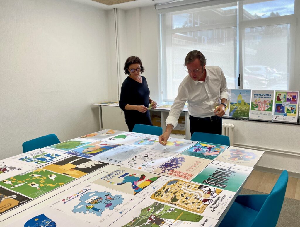 Un cartel de la diseñadora gráfica de Cáceres Ana Barrado será la imagen que promocionará la campaña “Primavera de portas abertas nas rutas dos viños de Galicia” foto 1