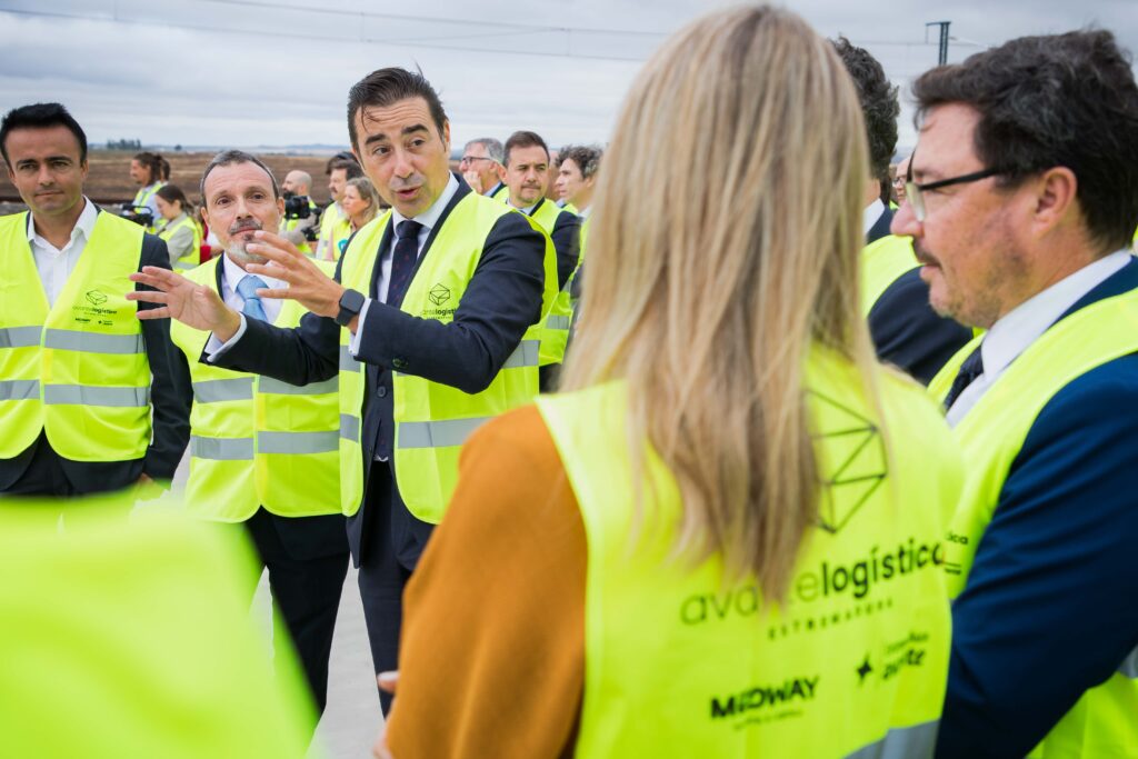 La Plataforma Logística de Badajoz inaugura su terminal ferroviaria intermodal, un paso clave para la competitividad empresarial y el desarrollo económico de Extremadura foto