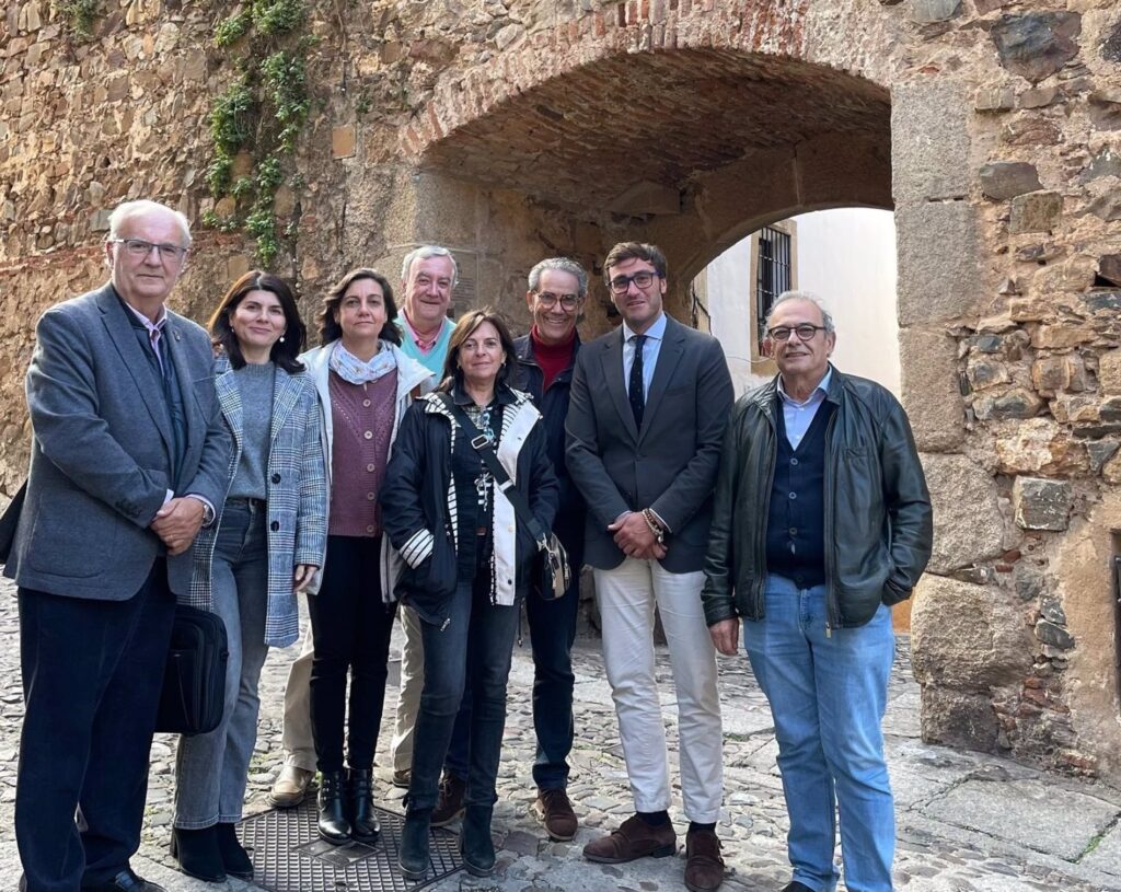 El escritor zamorano Carlos Ernesto García González gana el XIV Certamen de Cuentos y Leyendas de Cáceres jurado Antonio Rubio oct 2024