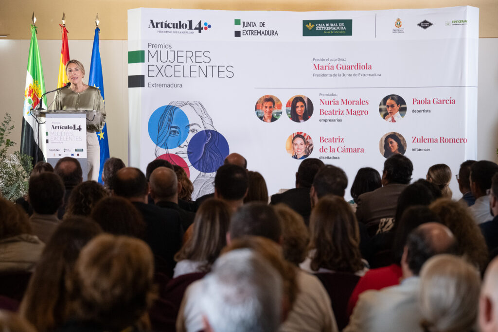 María Guardiola, reivindica el talento de las extremeñas y defiende la libertad de prensa maria 1
