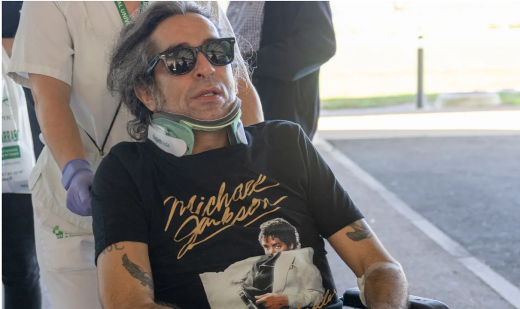 Mario Vaquerizo sale del hospital cacereño en silla de ruedas y con collarín después de dos días hospitalizado por su caída en Horteralia mario 2