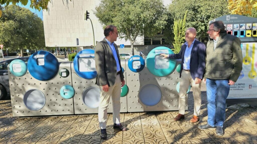 Cáceres se renueva con 1.500 nuevas papeleras y puntos limpios para impulsar el reciclaje puntos limpios proximidad 1030x580 1