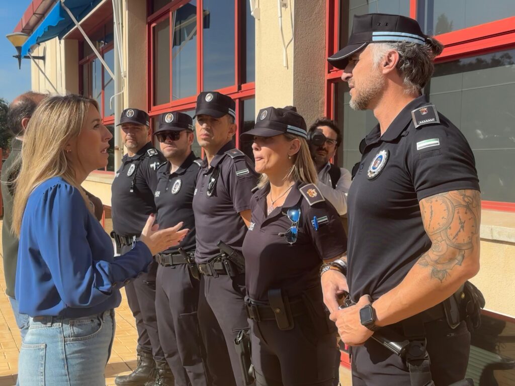 37 efectivos de Policía Local y Protección Civil viajan a Valencia para ayudar en la emergencia vital provocada por la DANA maria policia local cc dana