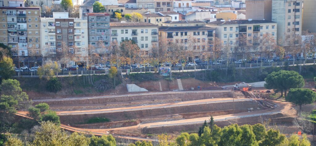 Ecologistas denuncian el enorme impacto en el Parque del Príncipe por las obras del Nuevo aparcamiento Foto aparcamiento parque del Principe. Vista desde la Sierrilla 1