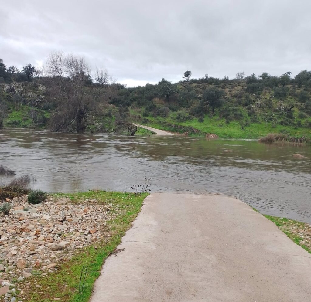Inundaciones del río Salor aíslan a vecinos de la finca Cuarto del Baño Cáceres otra vez crecida rio salor
