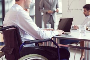 asepeyo incapacidad permanente trabajador silla ruedas