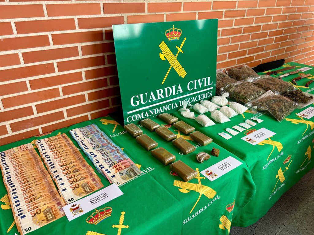 Tres detenidos por tráfico de drogas en Malpartida de Cáceres drogas