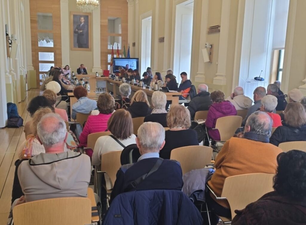 Los mayores cacereños exigen un local digno para actividades de ocio y cultura en el pleno municipal mayores cc 1