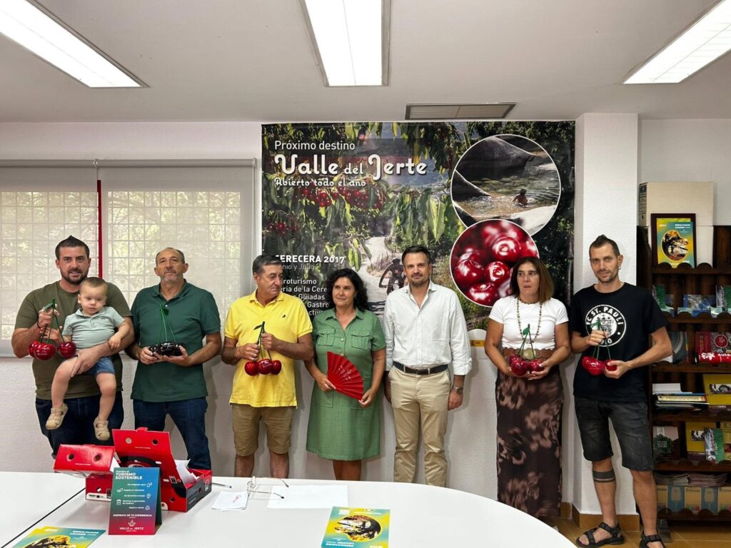 El Valle del Jerte celebra sus cerezas más grandes y reconoce la labor de sus cooperativas cereza jerte
