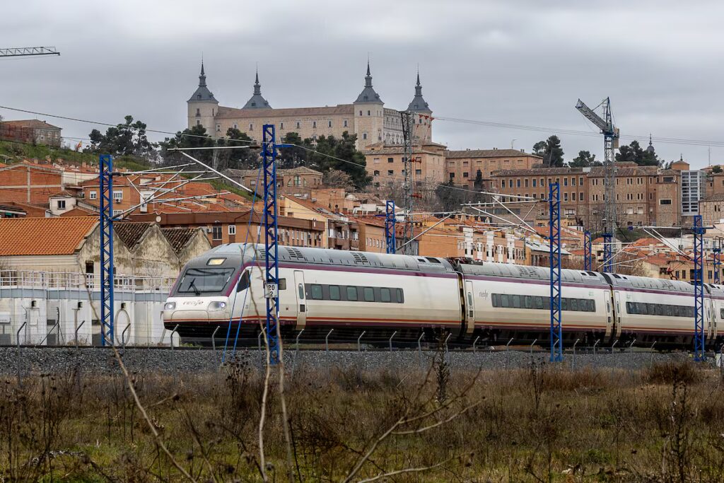 Emiliano García‑Page ve “muy cerca” un acuerdo sobre el trazado del AVE Madrid‑Lisboa a su paso por Toledo ave toledo