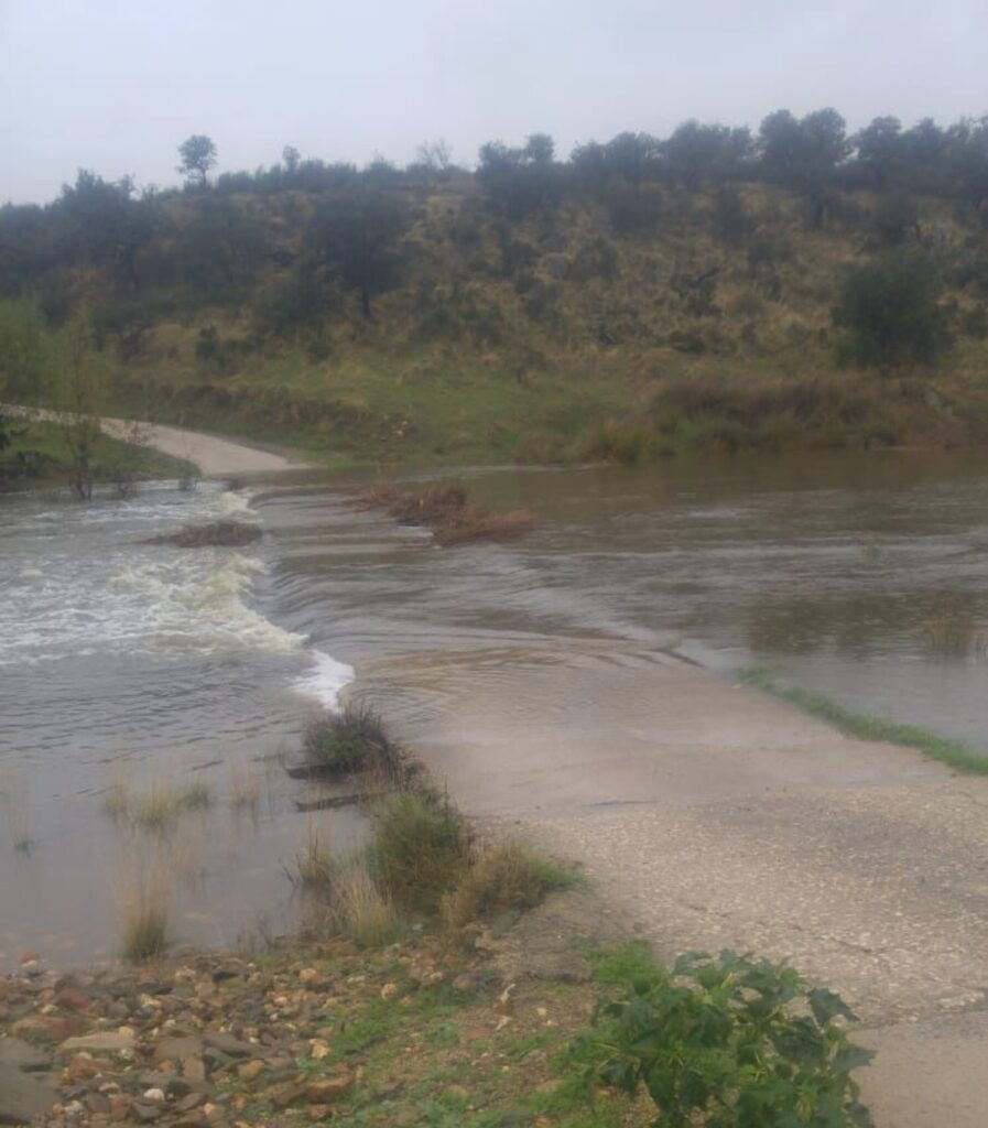 Otra crecida del Salor vuelve a aislar a Cuartos del Baño y desata la indignación vecinal Cuartos del bano