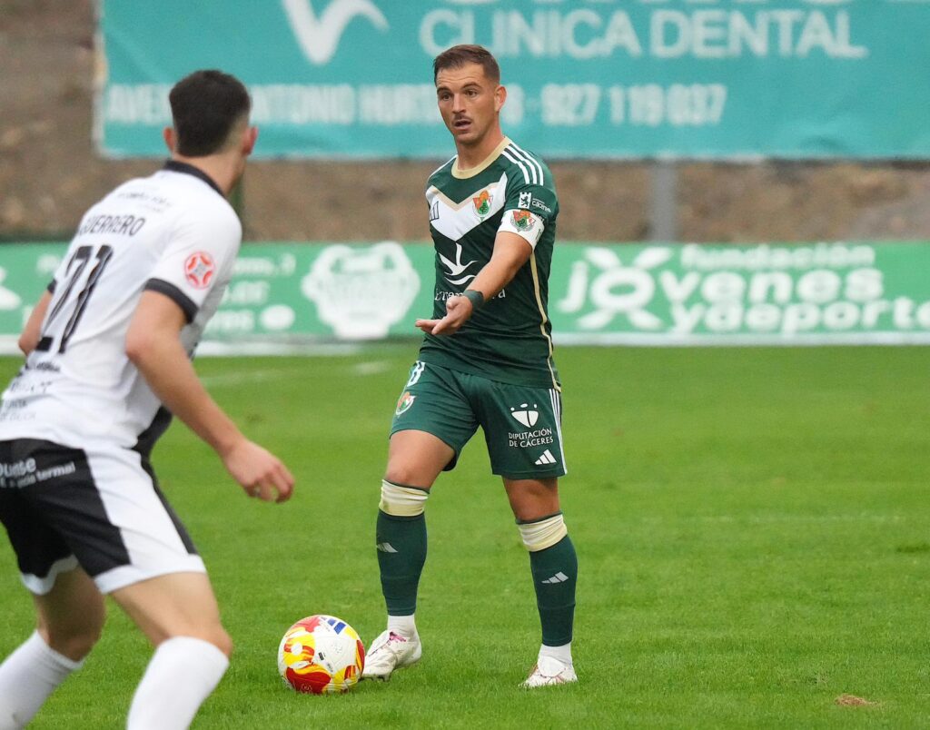 Entrevista Deco, capitán del Cacereño: “El equipo va a salir de esta. Que la afición siga creyendo” deco