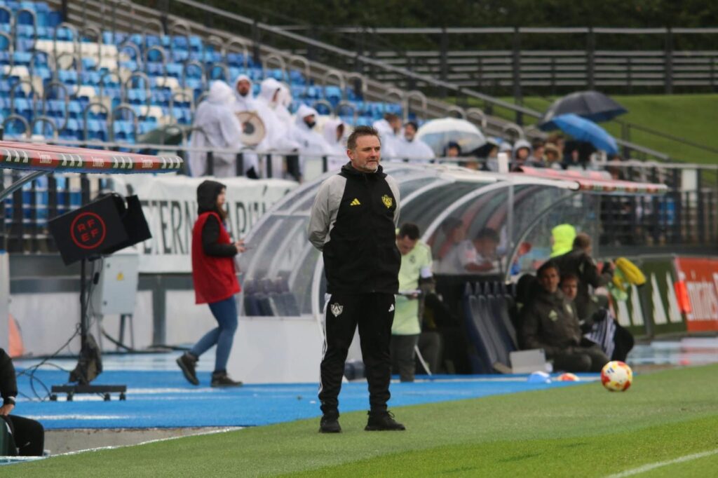 Julio Cobos, entrenador del Cacereño: "Estoy seguro que el equipo va a salir de esta situación" WhatsApp Image 2025 12 19 at 17.30.52