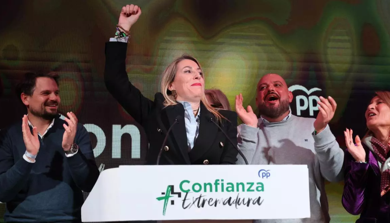 Extremadura vota cambio… pero hereda un laberinto: Guardiola gana, Vox manda y el PSOE implosiona con Unidas Podemos, satisfecha maria ganadora 21D