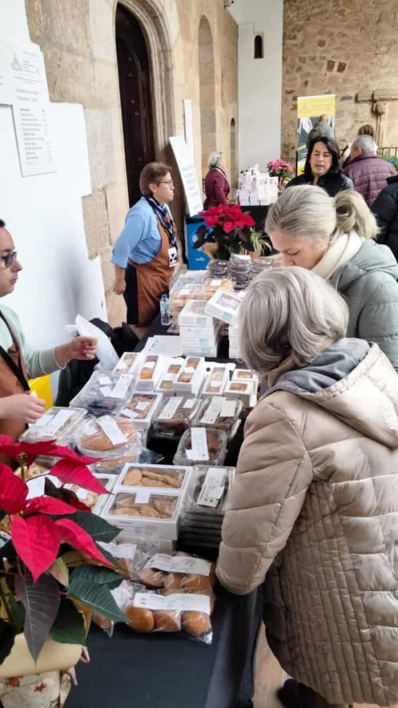 La Feria Monacal revienta previsiones: arrasa en ventas, emociona a voluntarios y deja sabor a gloria monacal 3