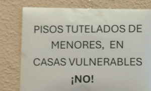 Vecinos de Cáceres contra un piso de menores tutelados en un bloque de octogenarios panfleto