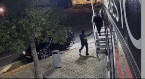 Dos minutos, cinco encapuchados en el asalto quirúrgico al camión de los regalos de Monesterio robo 1