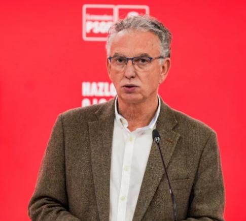 La gestora extremeña apuesta por una candidatura única mientras la militancia sigue sin nombres ni calendario claro quintana