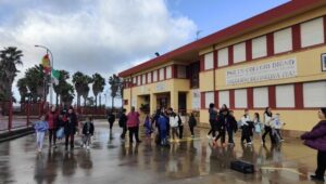 El temporal provoca en Extremadura desalojos, carreteras cortadas y colegios cerrados colegio agua