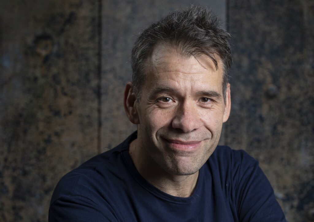 Rubén Amón gana el Ciudad de Cáceres con un paseo a 40º lleno de humor, aforismo y reflexión ruben amon © asis ayerbe crop