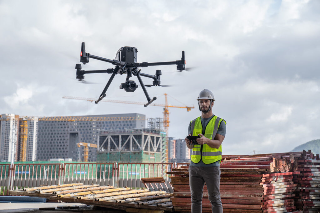 La construcción en 2026: Ciudades inteligentes, industrialización, IA, BIM y drones llegan a Extremadura dron construccion
