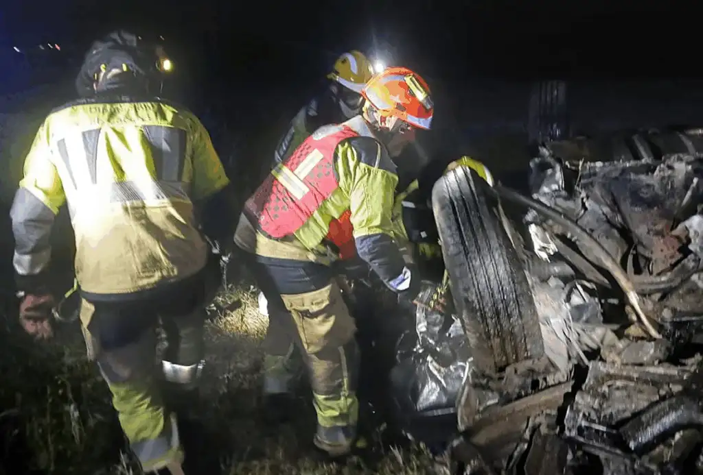 Tres muertos y una herida grave en un brutal choque frontal en la EX-102 bpbrps sepei