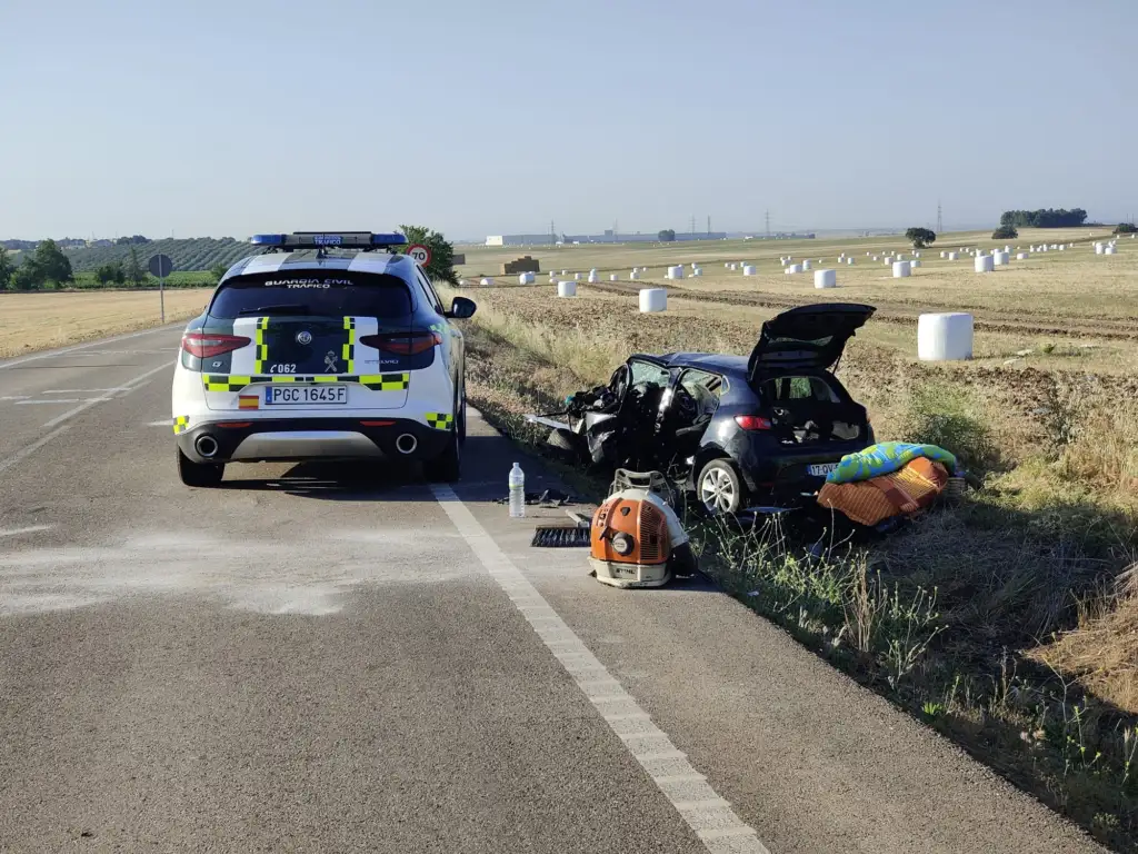 Una mujer muere y un hombre resulta herido grave tras un brutal choque frontal en Badajoz suceso mortal ba
