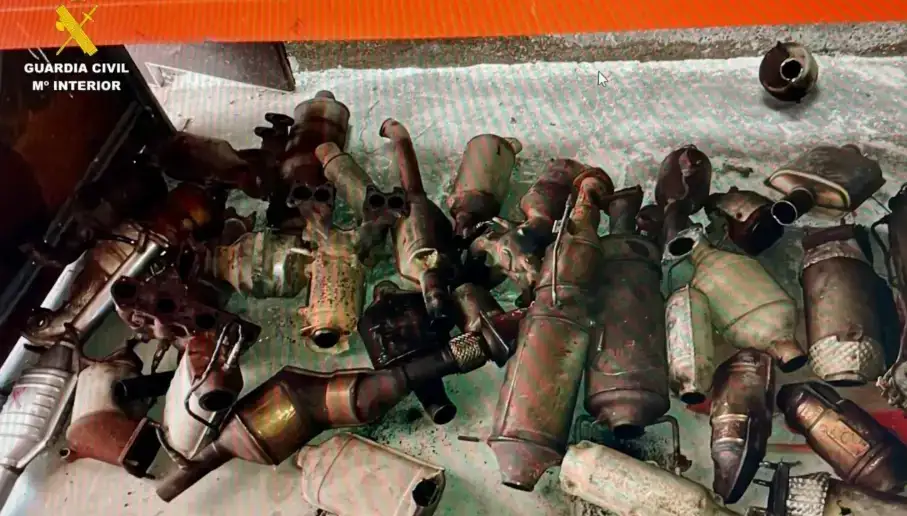 Detenida la encargada de un desguace por desaparecer cinco coches y 43 catalizadores en Cáceres detenida ladrona 2