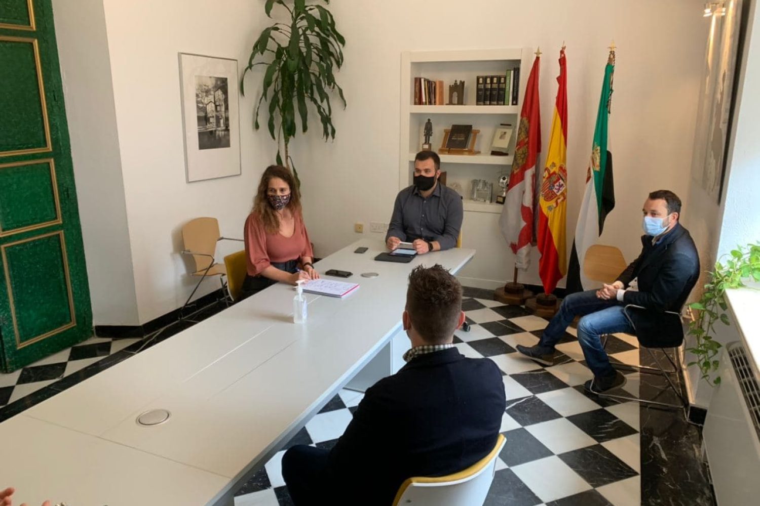 10-11-2020 Reunión Alcalde Luis Salaya con Asociación Jóvenes Empresarios
