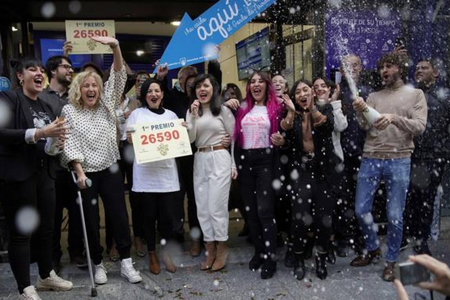 Agraciados con el El Gordo en Doña manolita, Madrid. Im: reuters.