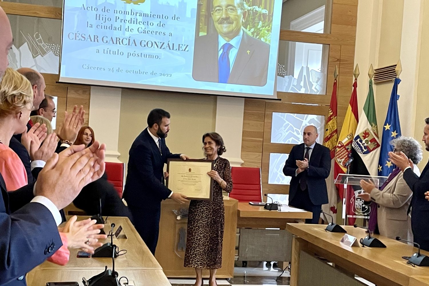 Acto César García hijo predilecto