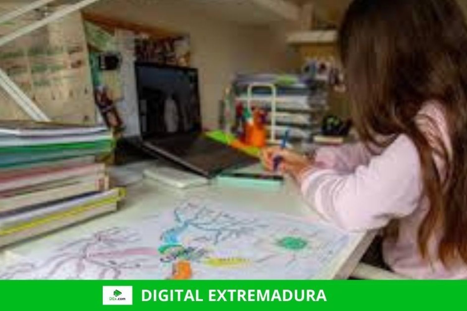 Actualmente hay 128 aulas en formación no presencial en la región extremeña