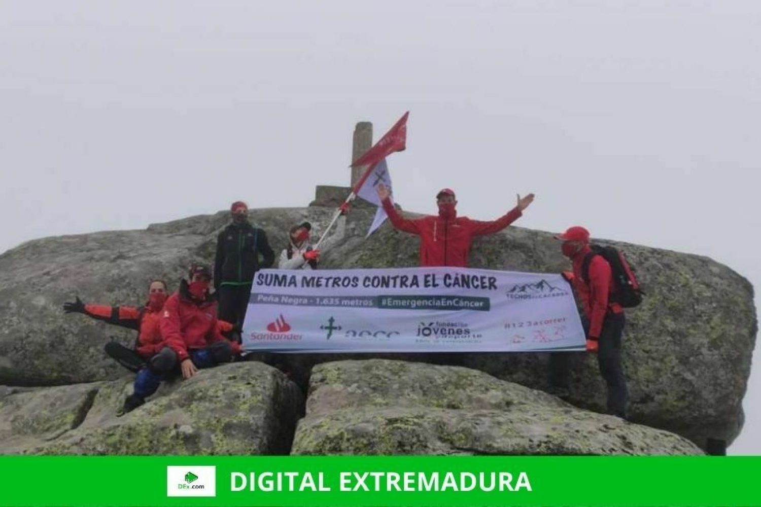 Ascenso al pico Peña Negra, en el reto ‘Techos de Cáceres’ de la AECC