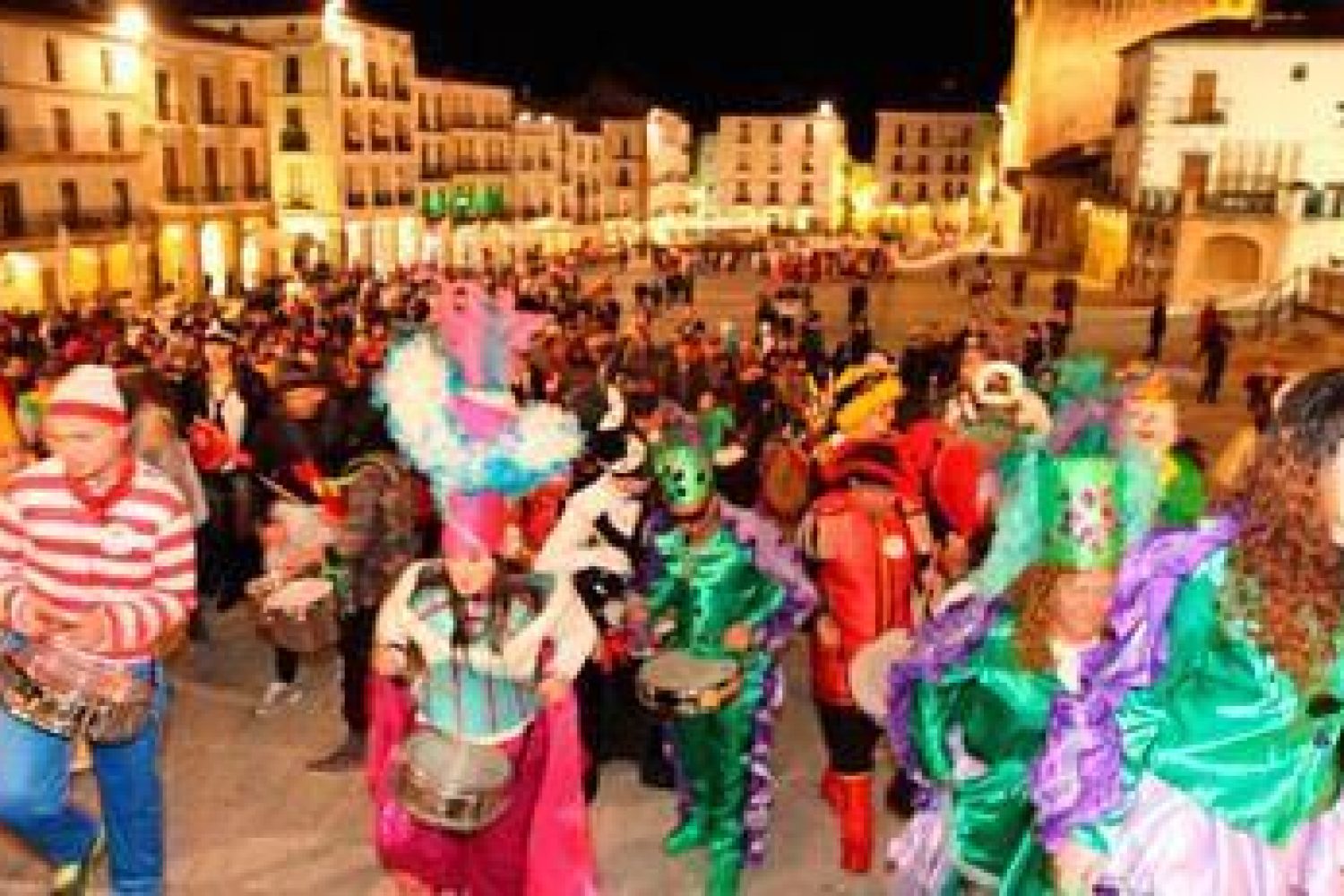Imagen del Carnaval en plaza mayor de Cáceres.